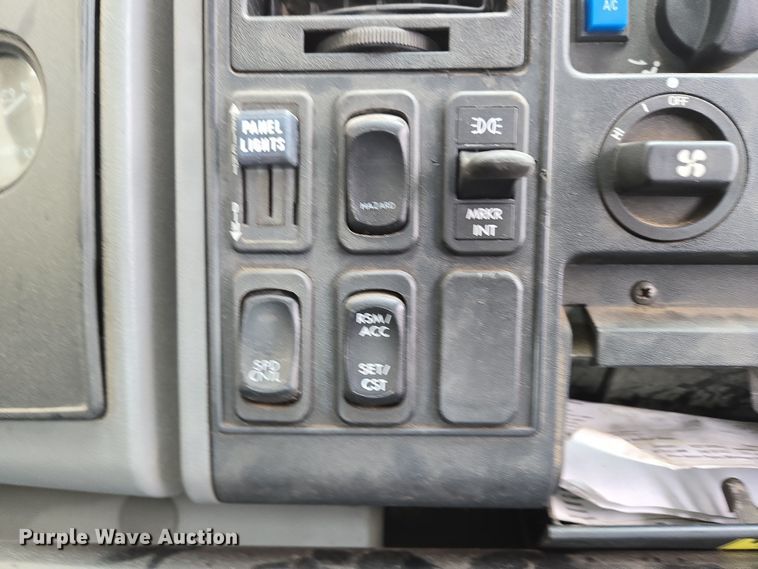 image for item EC4012 2003 Freightliner FC70 street sweeper truck