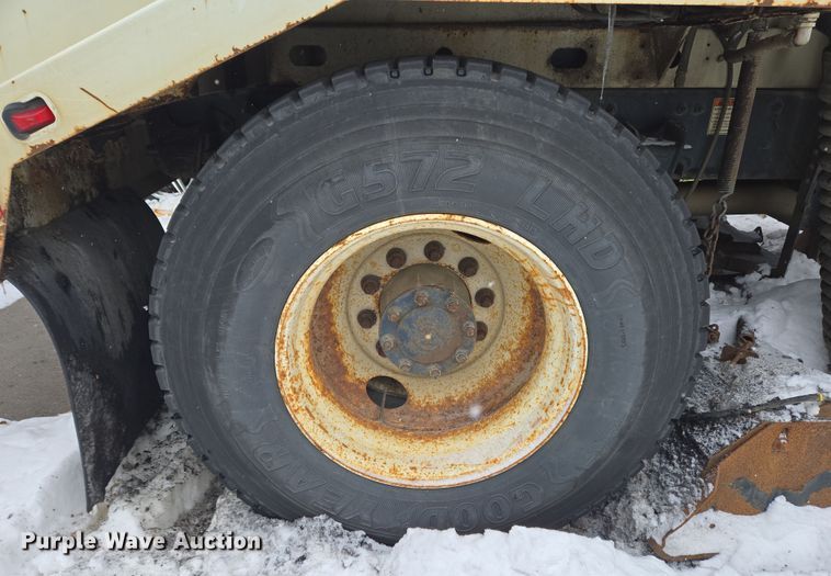 image for item EC4012 2003 Freightliner FC70 street sweeper truck