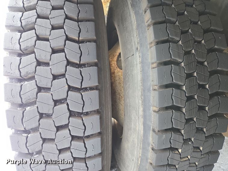 image for item EC4012 2003 Freightliner FC70 street sweeper truck