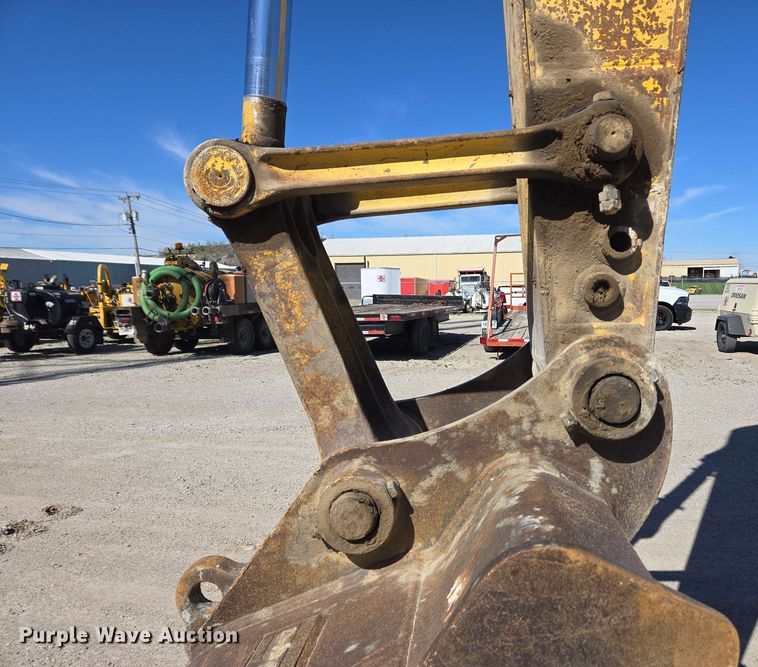 image for item EC4199 2008 Komatsu PC228USLC-3E0 excavator