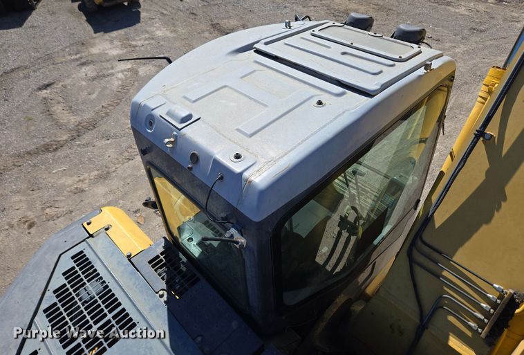 image for item EC4199 2008 Komatsu PC228USLC-3E0 excavator