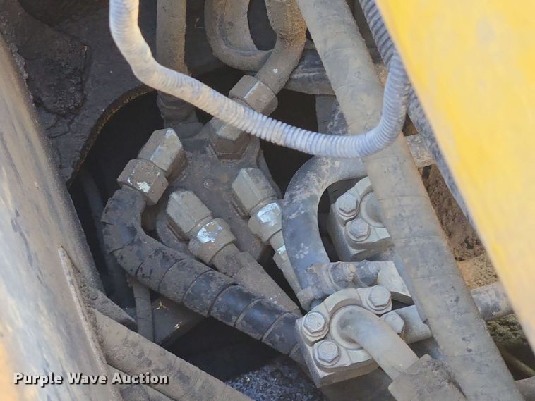 image for item EC4199 2008 Komatsu PC228USLC-3E0 excavator