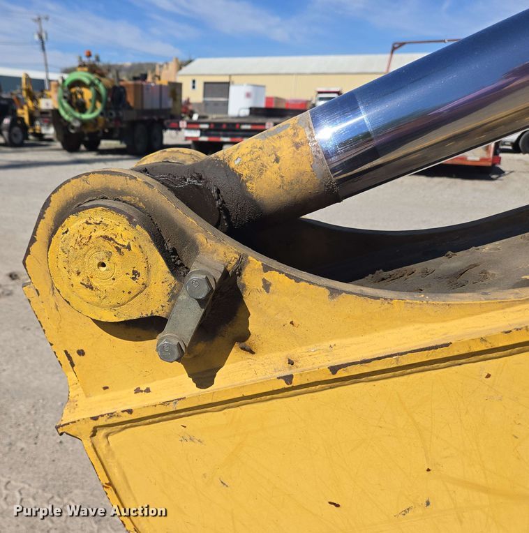 image for item EC4199 2008 Komatsu PC228USLC-3E0 excavator