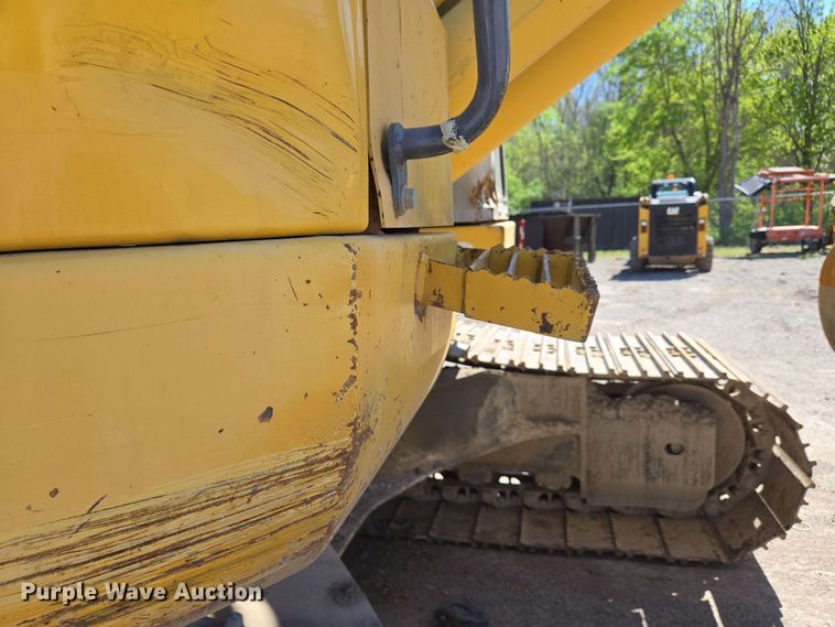 image for item EC4199 2008 Komatsu PC228USLC-3E0 excavator