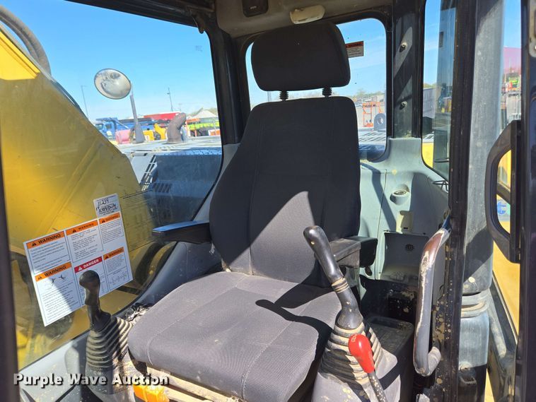 image for item EC4199 2008 Komatsu PC228USLC-3E0 excavator