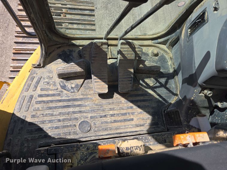 image for item EC4199 2008 Komatsu PC228USLC-3E0 excavator