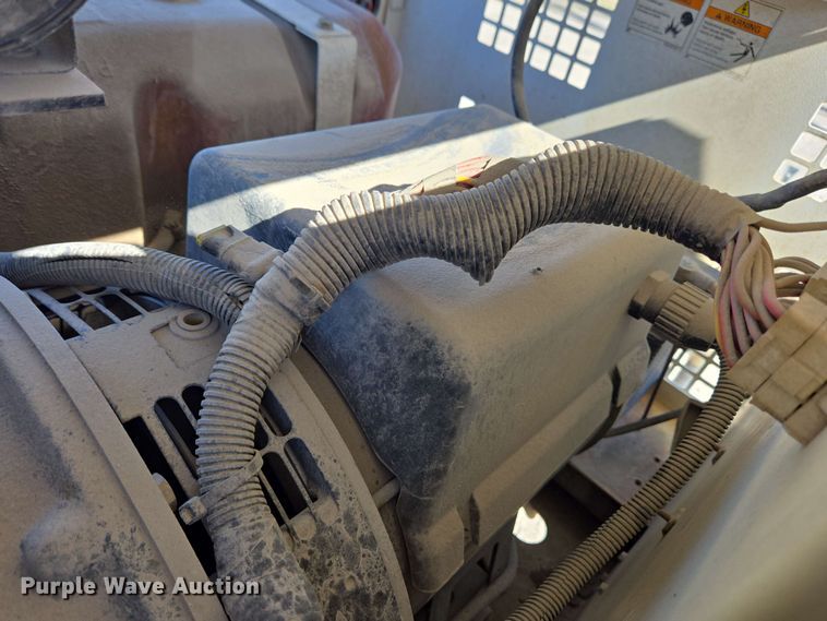 image for item EC4202 2002 Bobcat Daylight light plant