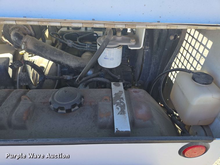 image for item EC4202 2002 Bobcat Daylight light plant