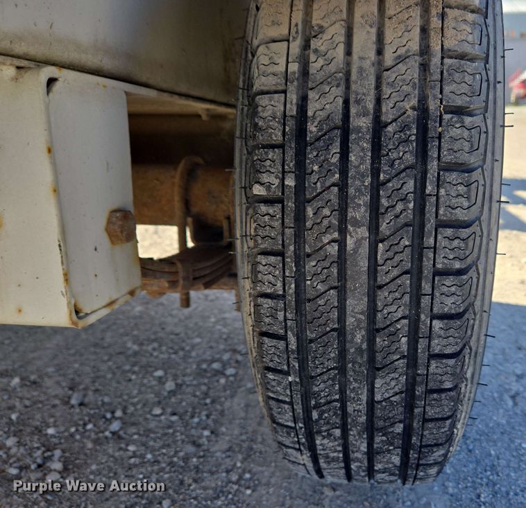 image for item EC4202 2002 Bobcat Daylight light plant