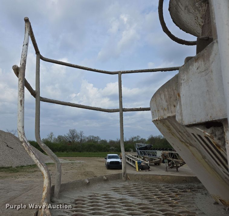 image for item EC4204 2019 Indiana Phoenix INC Mixer ready mix truck