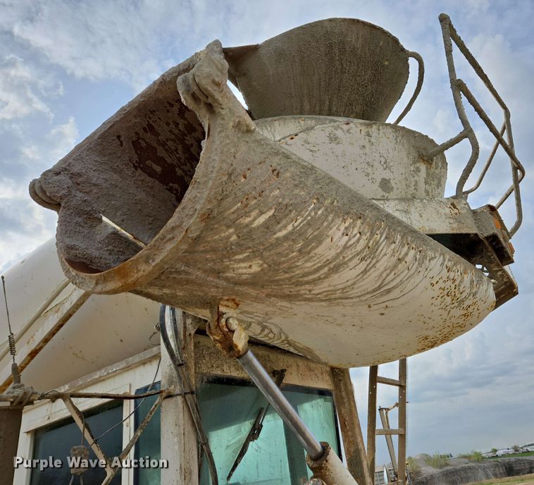 image for item EC4204 2019 Indiana Phoenix INC Mixer ready mix truck