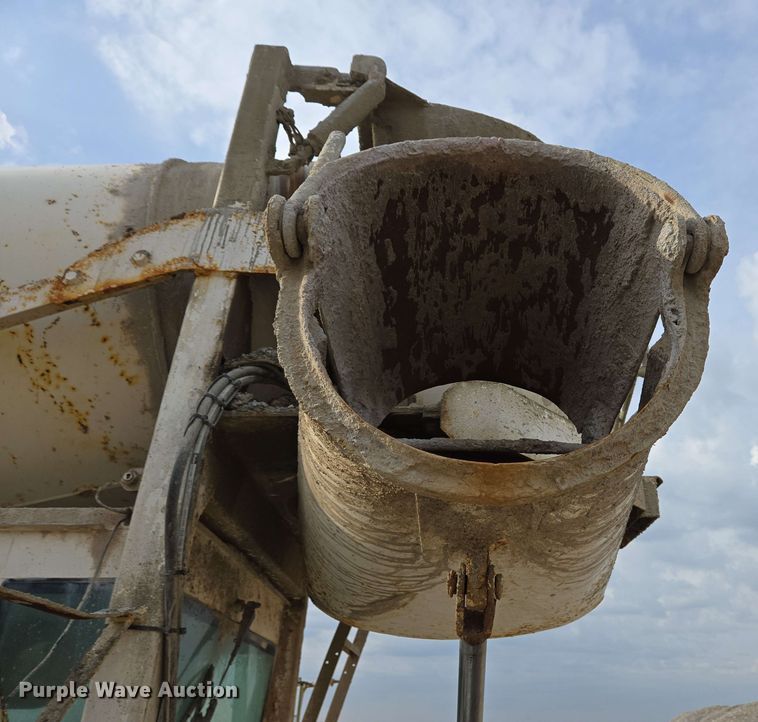 image for item EC4204 2019 Indiana Phoenix INC Mixer ready mix truck