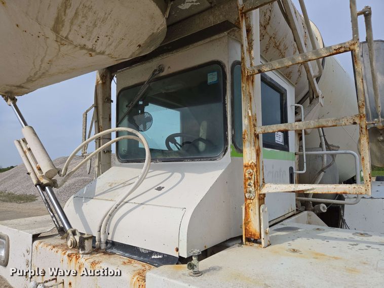 image for item EC4206 2015 Terex FDB6000 ready mix truck