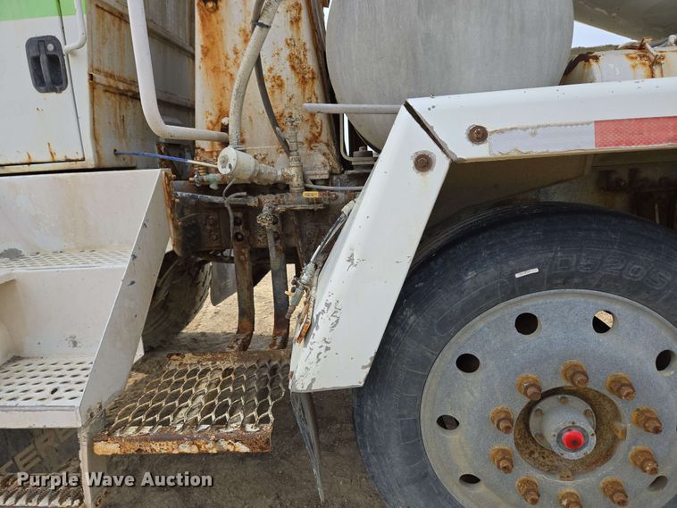 image for item EC4206 2015 Terex FDB6000 ready mix truck