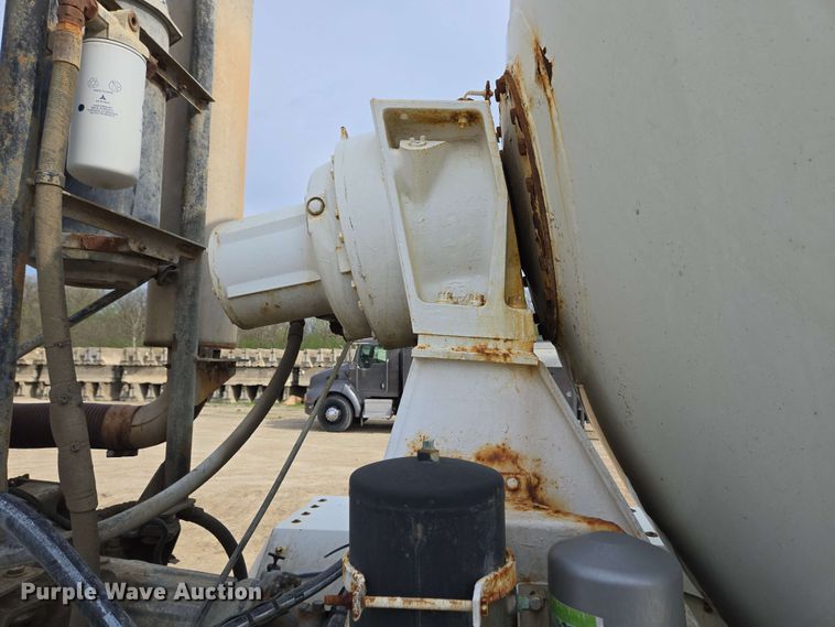 image for item EC4206 2015 Terex FDB6000 ready mix truck