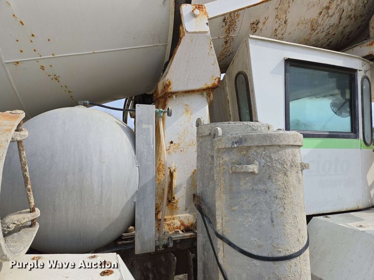 image for item EC4206 2015 Terex FDB6000 ready mix truck