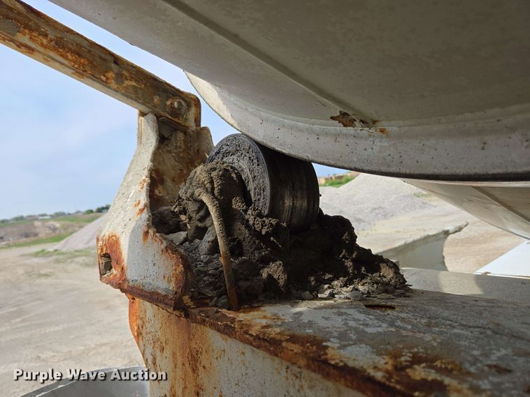 image for item EC4206 2015 Terex FDB6000 ready mix truck