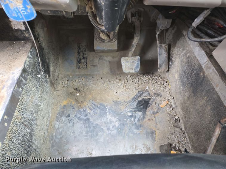 image for item EC4206 2015 Terex FDB6000 ready mix truck