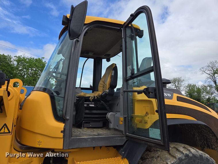 image for item EC4210 2016 Volvo L45H wheel loader