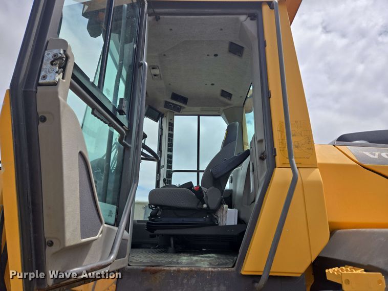 image for item EC4213 2018 Volvo L70H wheel loader