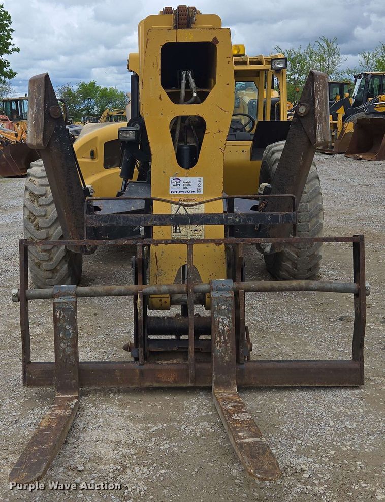 image for item EC4215 2007 Caterpillar TL1055 telehandler