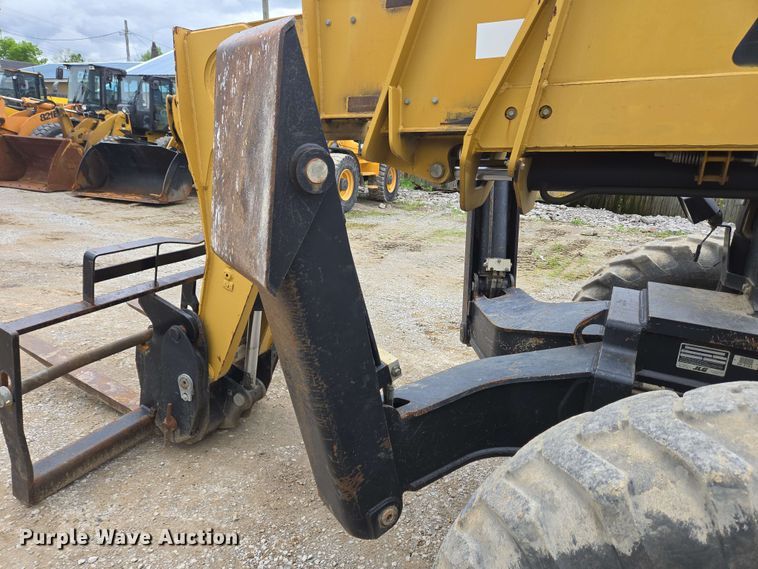image for item EC4215 2007 Caterpillar TL1055 telehandler