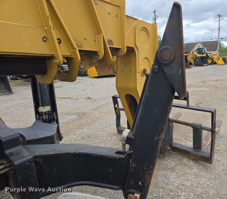 image for item EC4215 2007 Caterpillar TL1055 telehandler