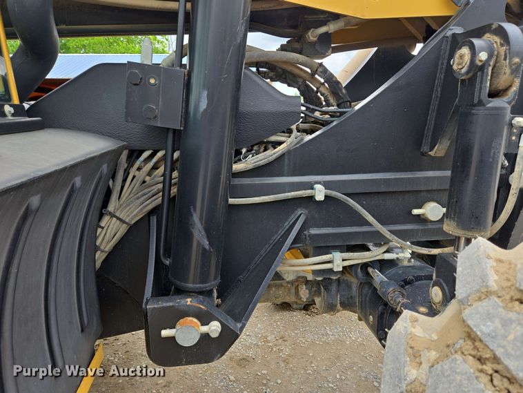 image for item EC4215 2007 Caterpillar TL1055 telehandler