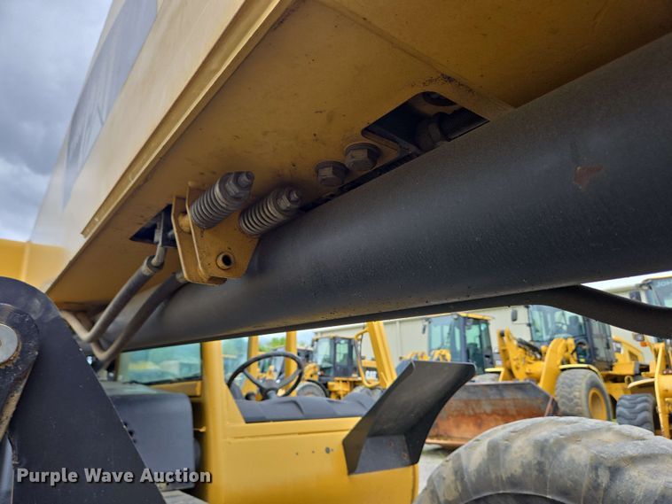 image for item EC4215 2007 Caterpillar TL1055 telehandler