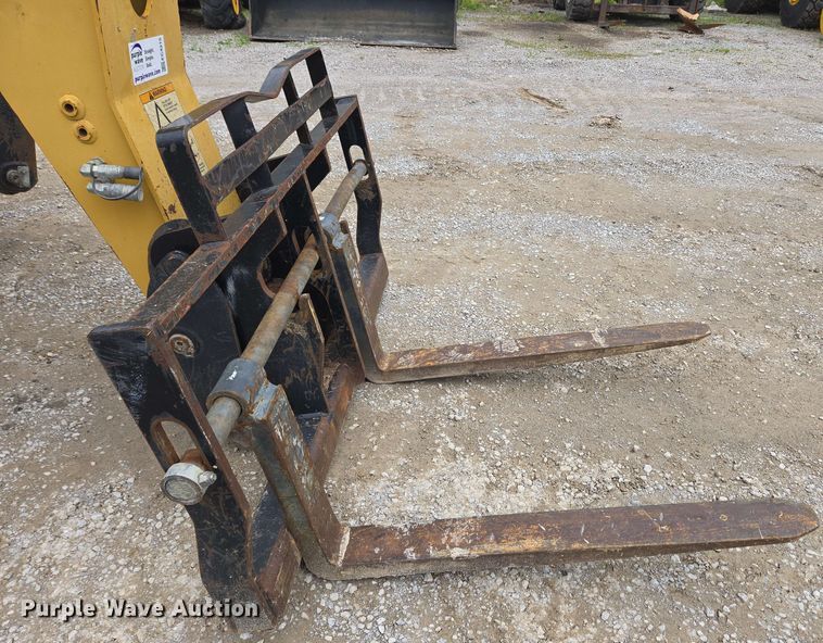 image for item EC4215 2007 Caterpillar TL1055 telehandler