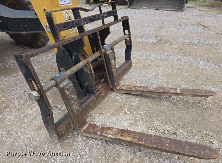 image for item EC4215 2007 Caterpillar TL1055 telehandler