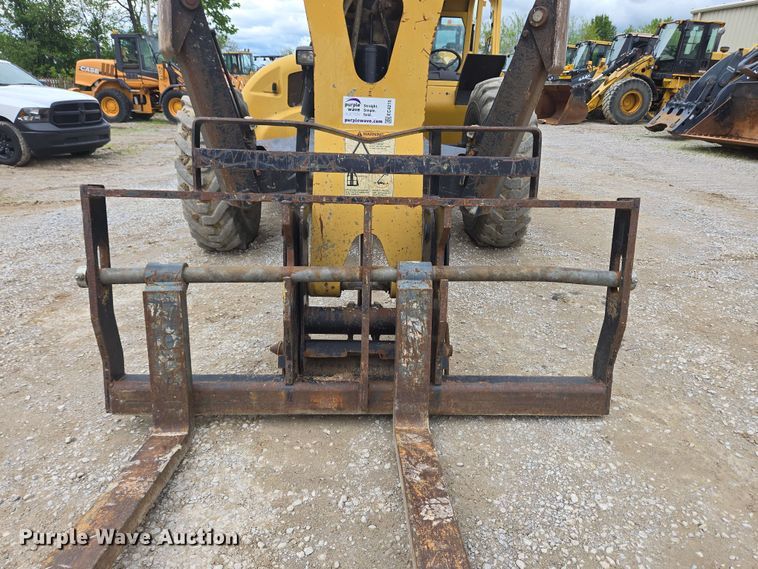 image for item EC4215 2007 Caterpillar TL1055 telehandler