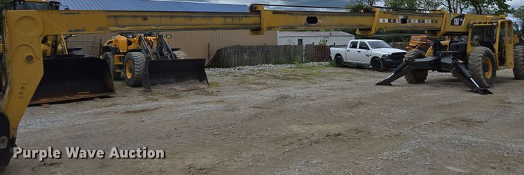 image for item EC4215 2007 Caterpillar TL1055 telehandler