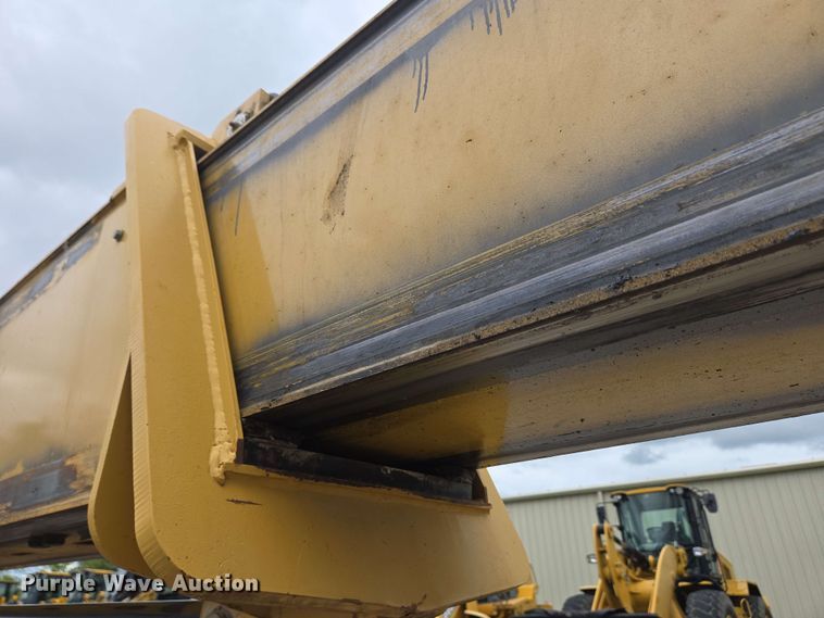 image for item EC4215 2007 Caterpillar TL1055 telehandler