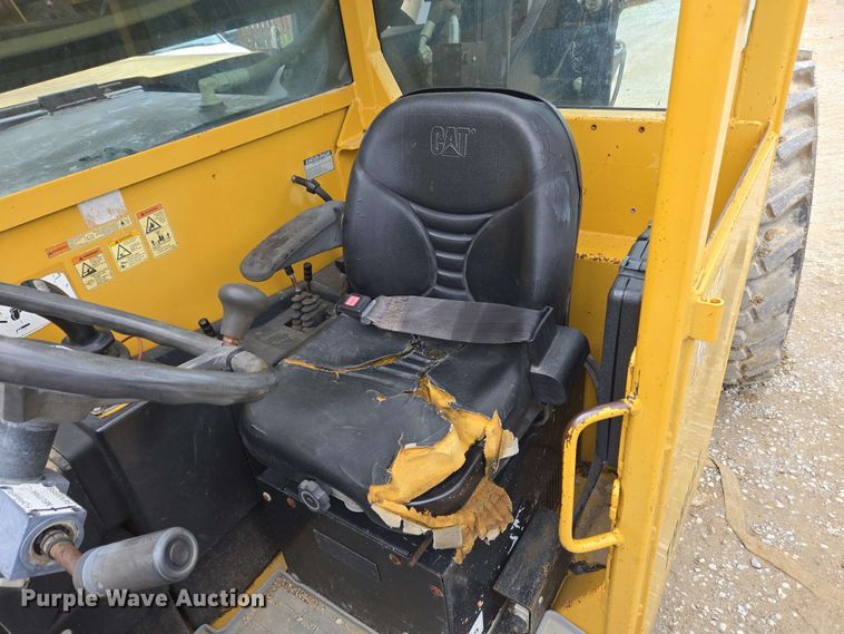 image for item EC4215 2007 Caterpillar TL1055 telehandler