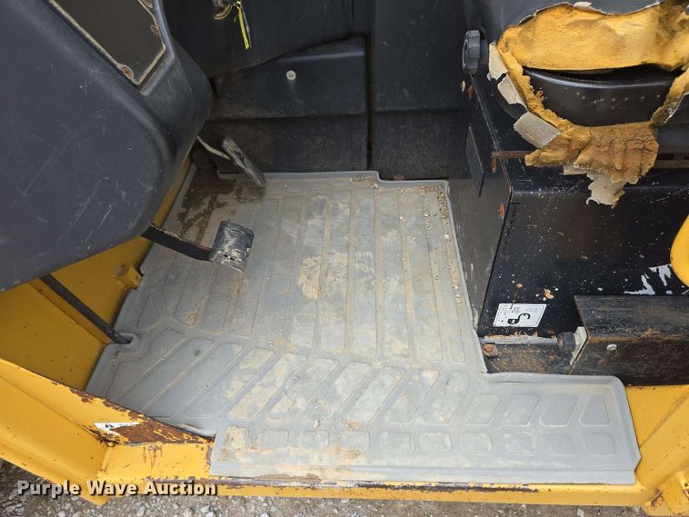 image for item EC4215 2007 Caterpillar TL1055 telehandler