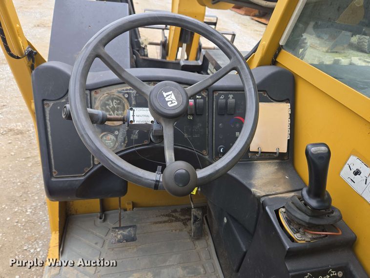 image for item EC4215 2007 Caterpillar TL1055 telehandler