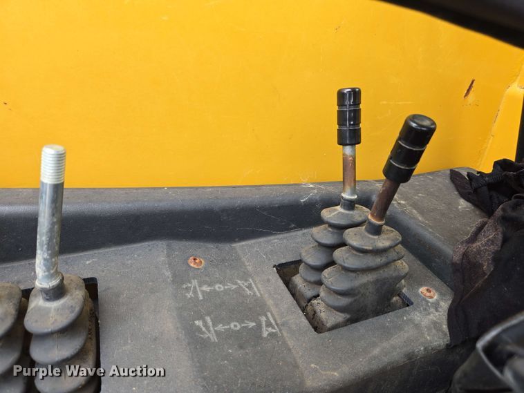 image for item EC4215 2007 Caterpillar TL1055 telehandler