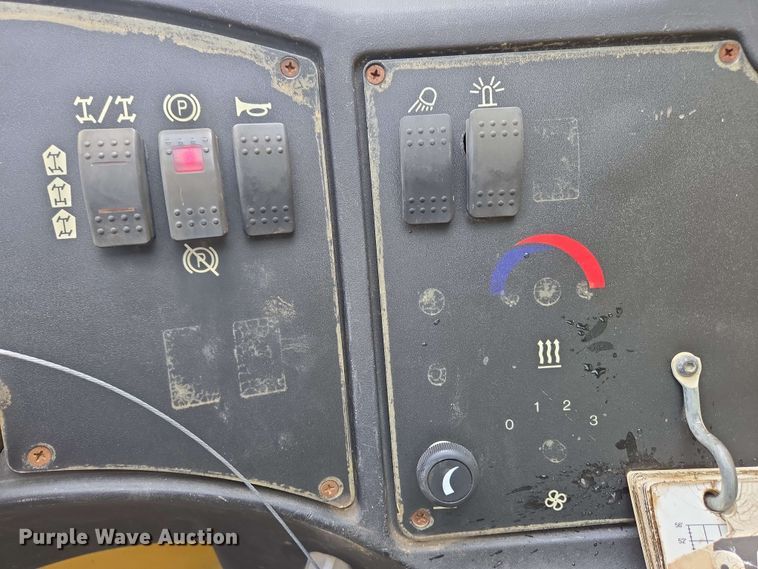 image for item EC4215 2007 Caterpillar TL1055 telehandler