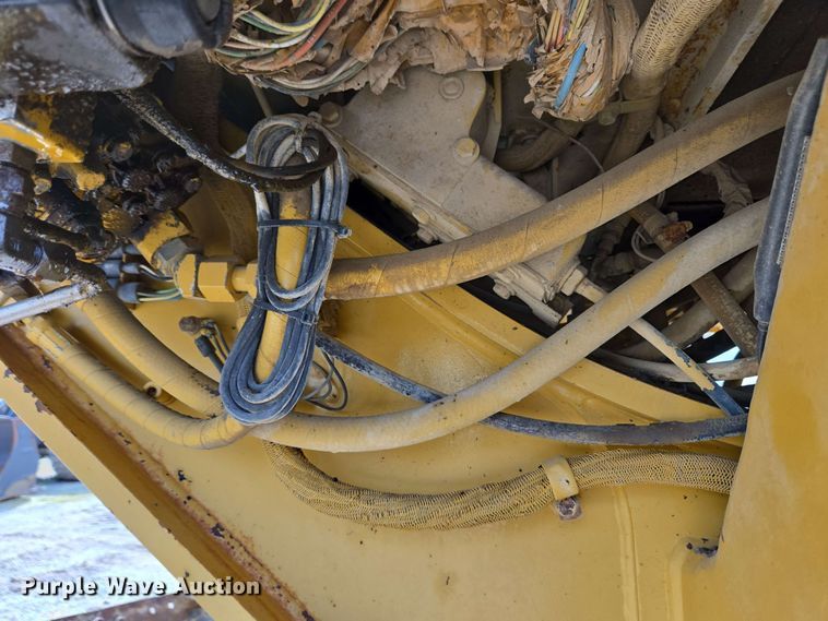 image for item EC4218 1997 Caterpillar 12H motor grader