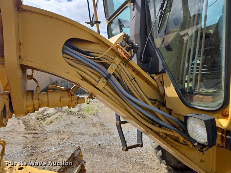 image for item EC4218 1997 Caterpillar 12H motor grader