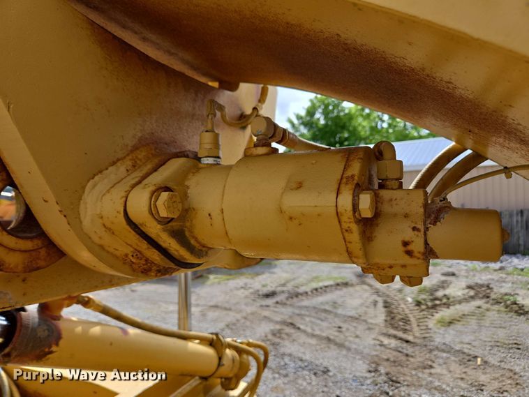 image for item EC4218 1997 Caterpillar 12H motor grader