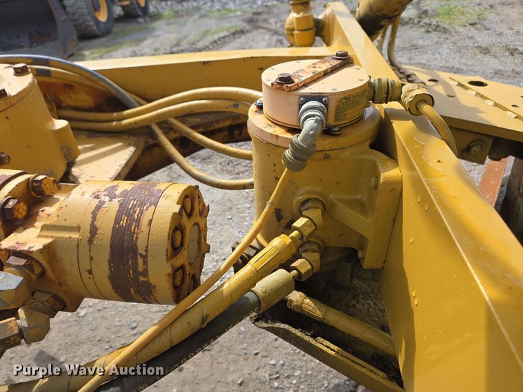 image for item EC4218 1997 Caterpillar 12H motor grader