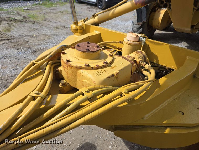 image for item EC4218 1997 Caterpillar 12H motor grader