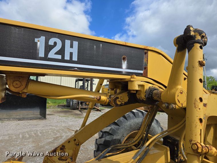 image for item EC4218 1997 Caterpillar 12H motor grader