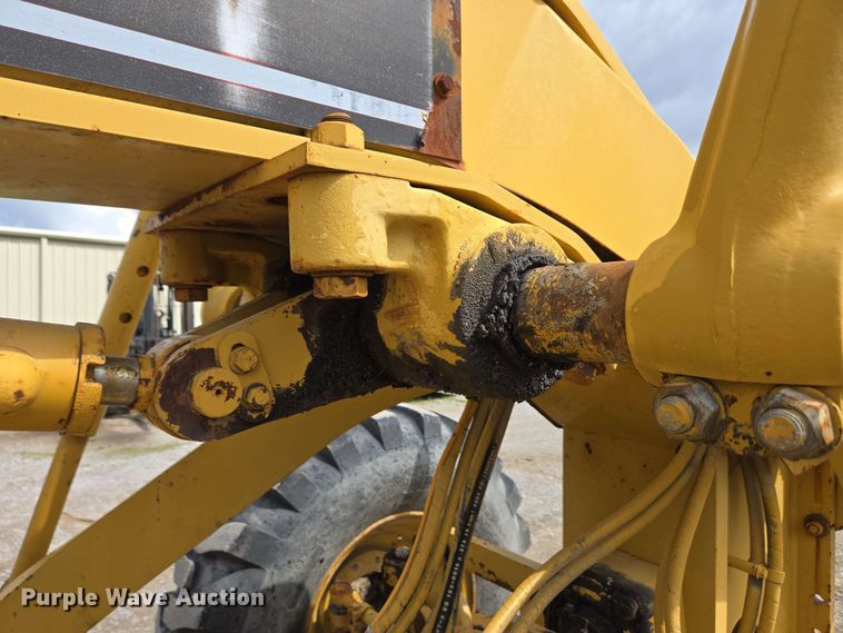 image for item EC4218 1997 Caterpillar 12H motor grader