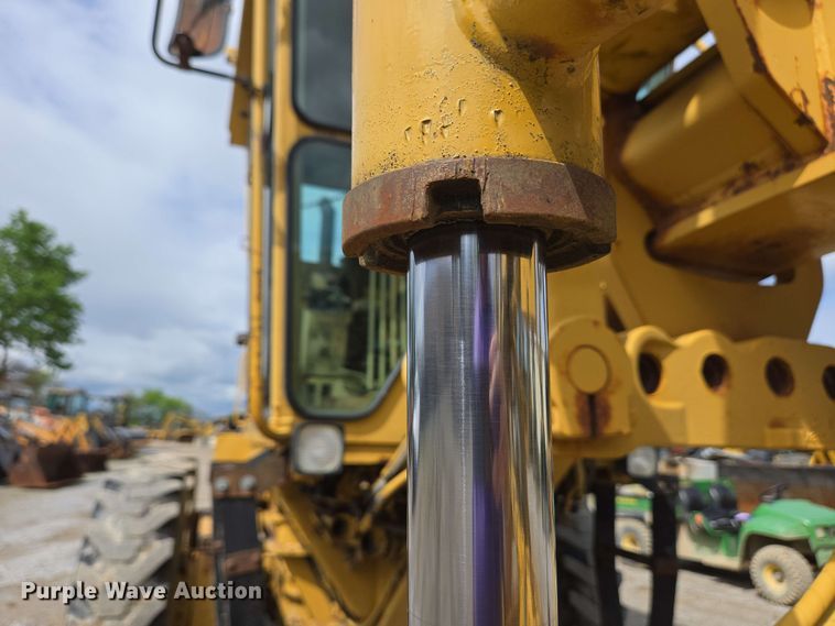 image for item EC4218 1997 Caterpillar 12H motor grader