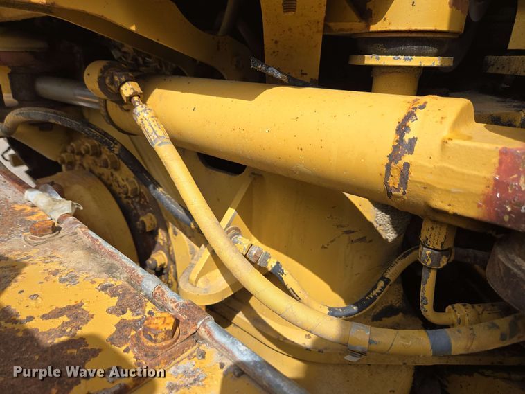 image for item EC4218 1997 Caterpillar 12H motor grader