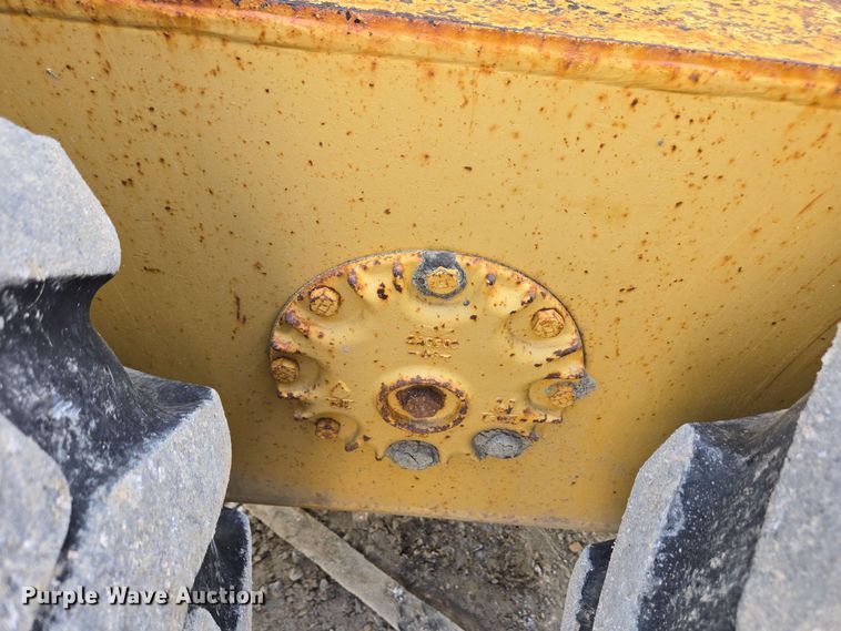 image for item EC4218 1997 Caterpillar 12H motor grader
