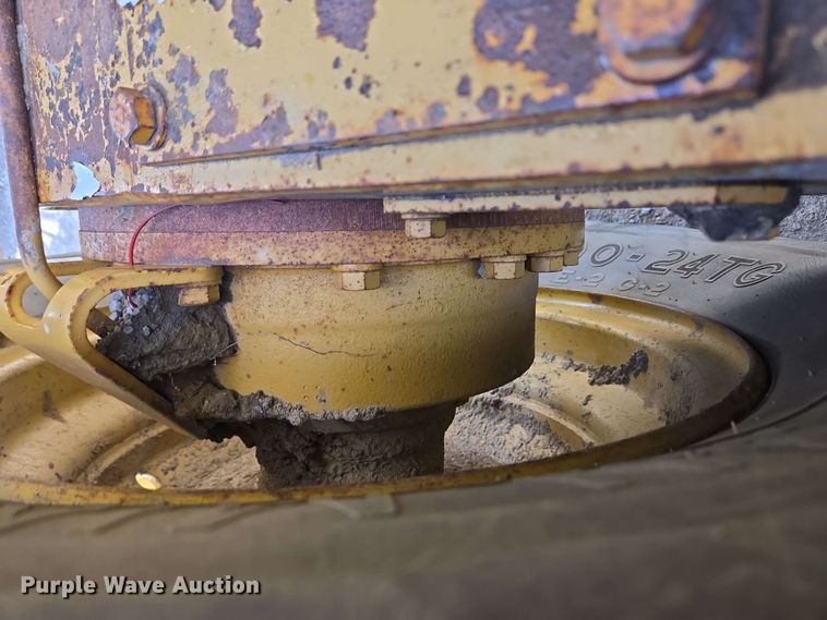 image for item EC4218 1997 Caterpillar 12H motor grader